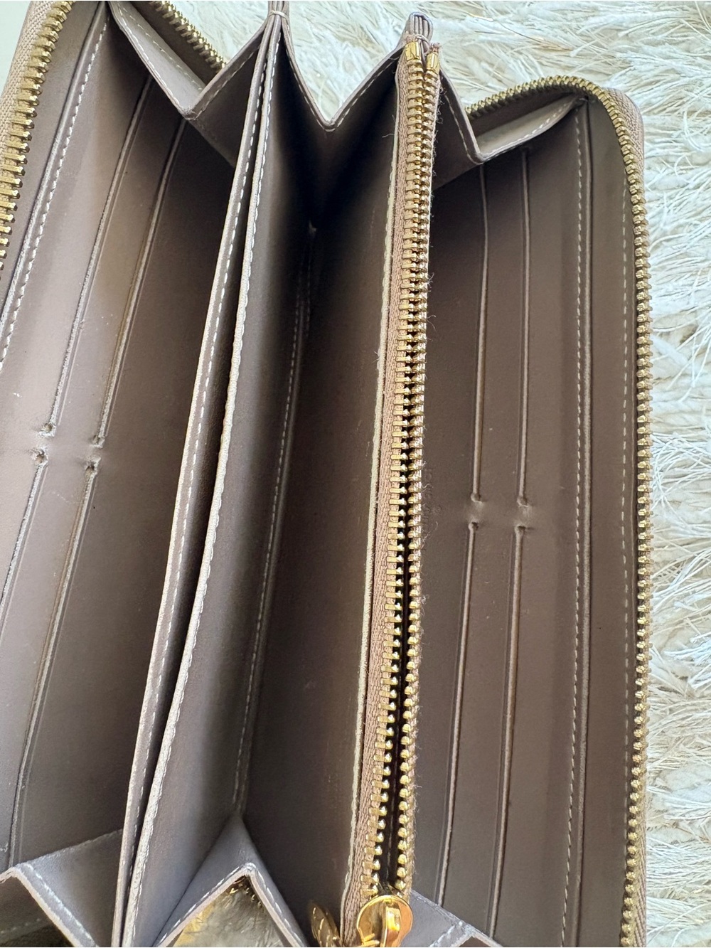 Louis Vuitton Metallic Gold Vernis Monogram Zip Wallet - Picture 7 of 9